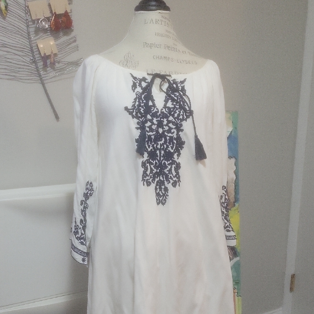 CHIC CONNECTION White Dress with Navy Blue Embroidery